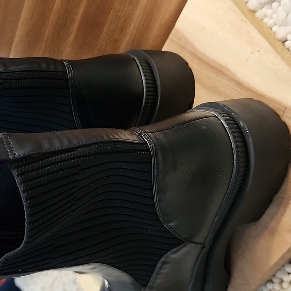 BCBG STYLE MONTANA WOMAN'S 9.5 LEATHER/ZIPPER SWEATER COMBAT BOOTS NWOB - Picture 6 of 16